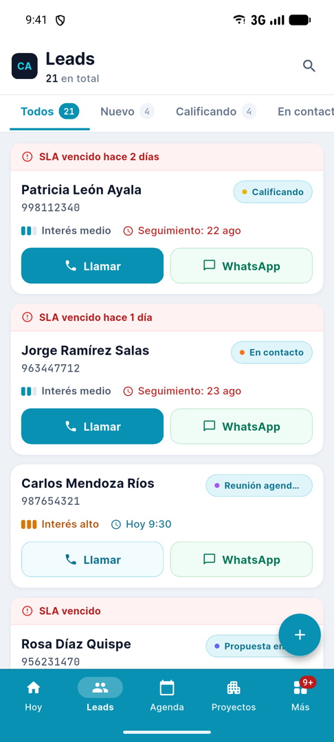 Lista de leads del asesor con etapa del pipeline, nivel de interés y botones de llamar y WhatsApp