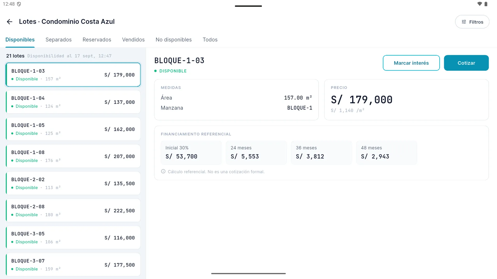 Lotes del proyecto en tablet: lista de lotes disponibles a la izquierda y detalle del lote BLOQUE-1-03 con precio y financiamiento a la derecha
